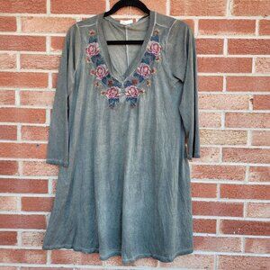 Altar'd state Shirt Dress Women's Size Medium Embroidered Flowers V Neck